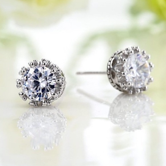 Silver Round Diamond Royal Crown Stud Earrings - Picture 3 of 5